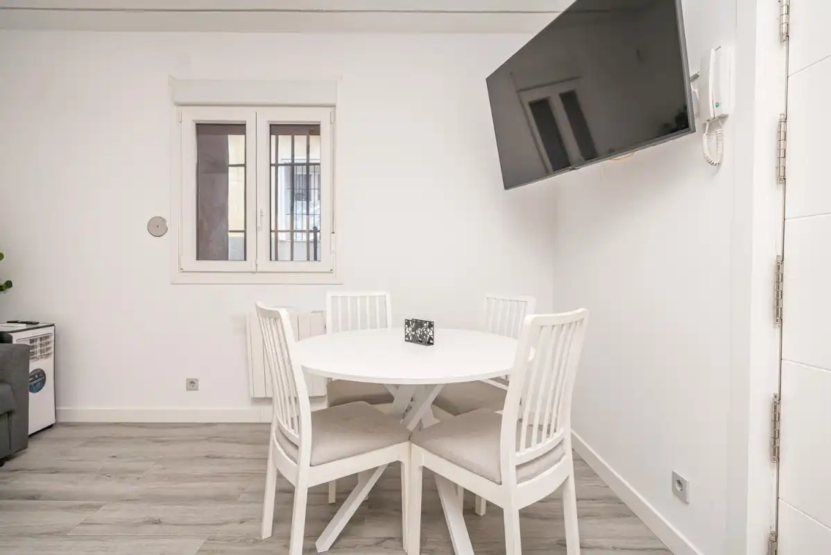 Menjador de Planta baixa en venda en Madrid amb Aire condicionat, Calefacció i Moblat
