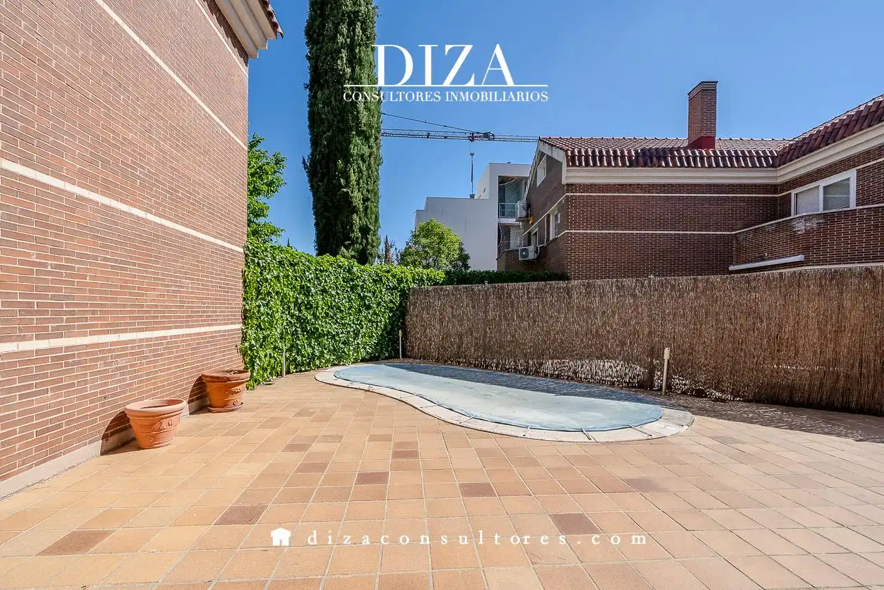 Casa con piscina en alquiler en De La Victoria, imagen 3