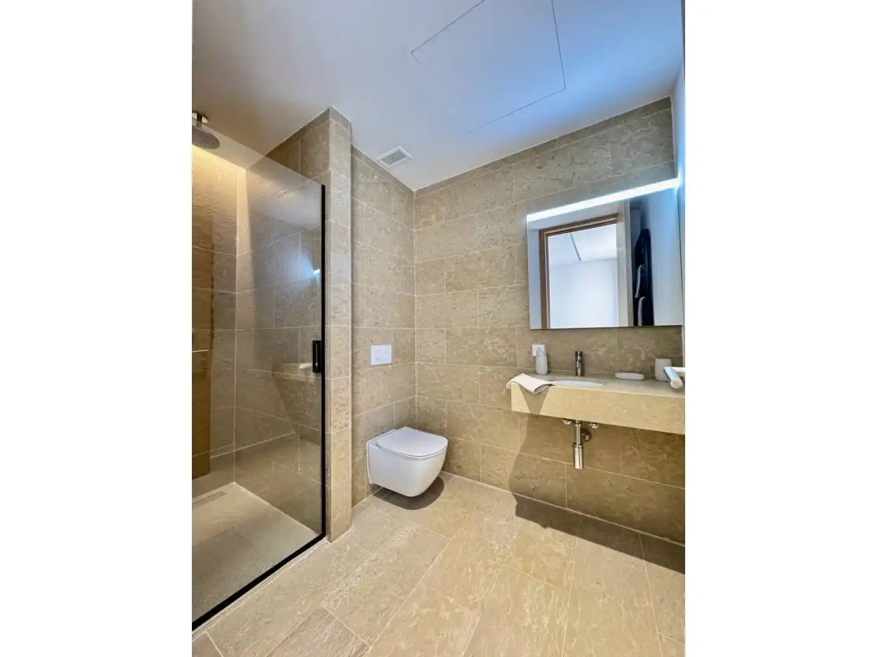 Badezimmer von Wohnung zur Miete in Centre