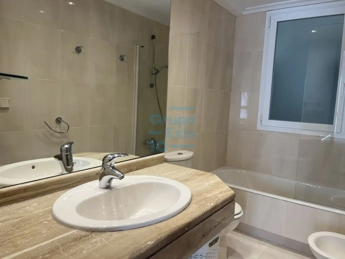 Bathroom of Flat for rent in Donostia - San Sebastián   with Storage room