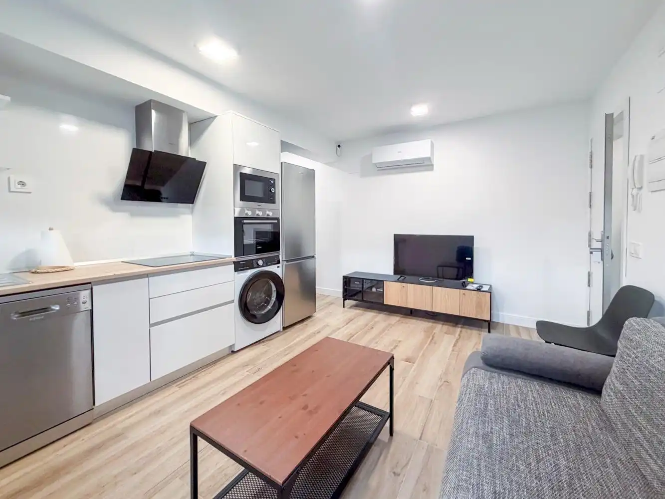 Living room of Lofts for rent in Madrid  with Air Conditioner, Heating and Furnished