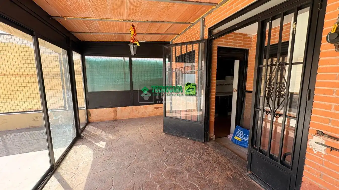 Vista exterior de Piso en venta en Yuncler con Aire acondicionado y Calefacción