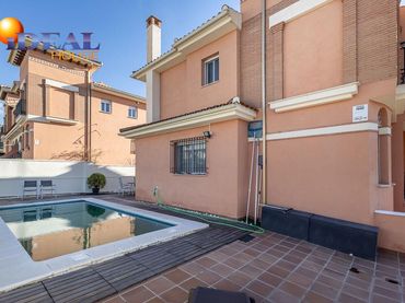 Casa bifamiliare con piscina in vendita a Camino DEL LORADOR