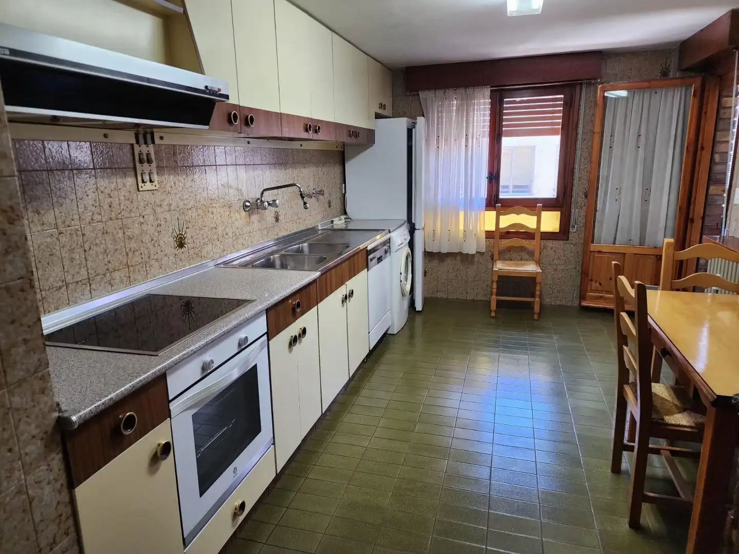 Kitchen of Flat for sale in Jaca  with Terrace, Storage room and Furnished