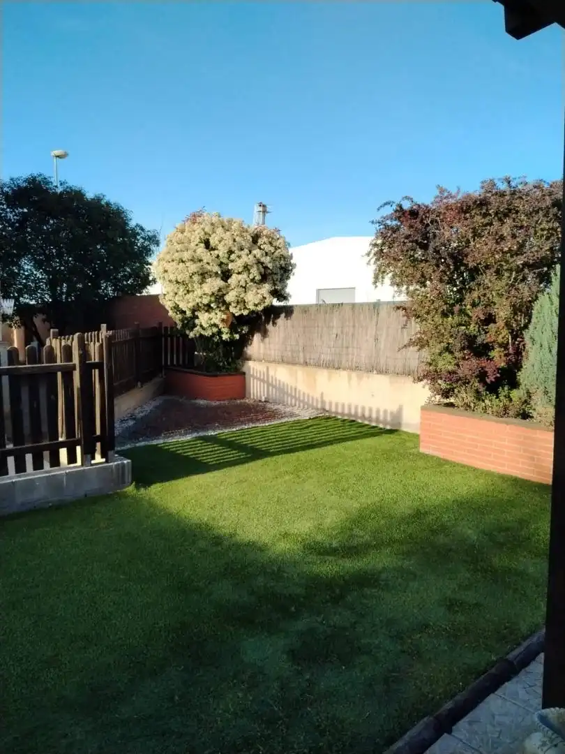 Jardí de Casa adosada en venda en Mollerussa amb Calefacció i Jardí privat