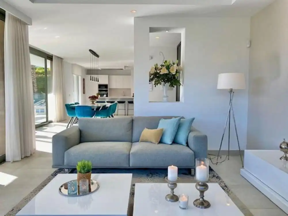 Sala d'estar de Casa o xalet de lloguer en Estepona amb Aire condicionat, Jardí privat i Terrassa