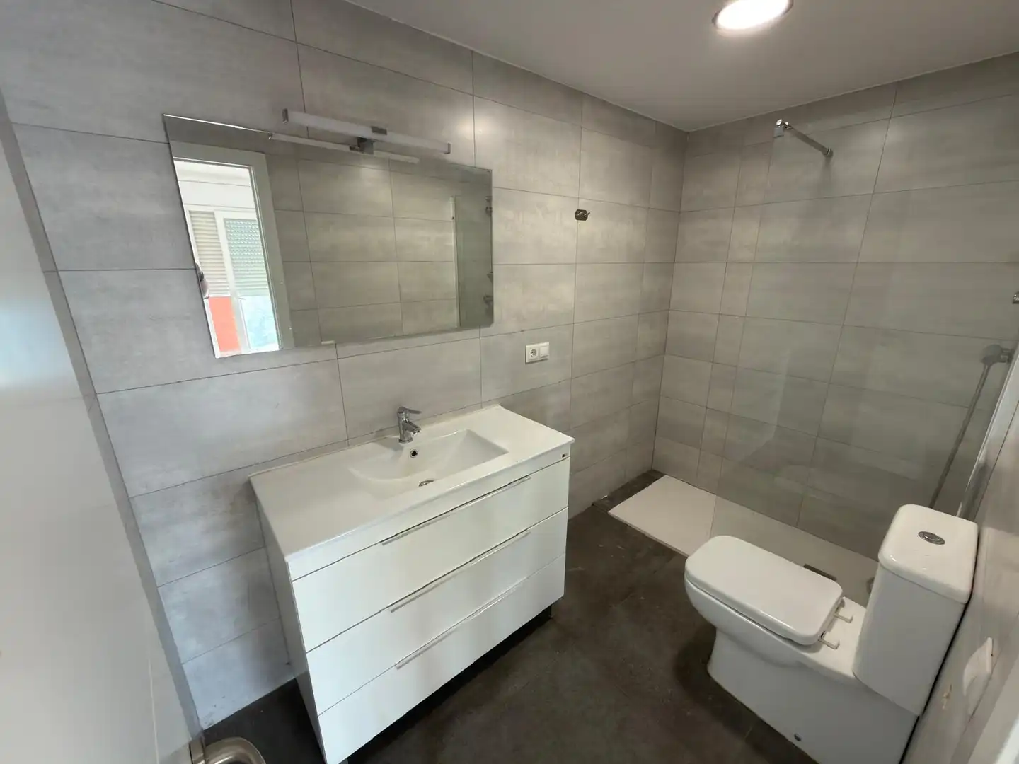 Baño de Piso en venta en Lleida con Calefacción, Horno y Microondas