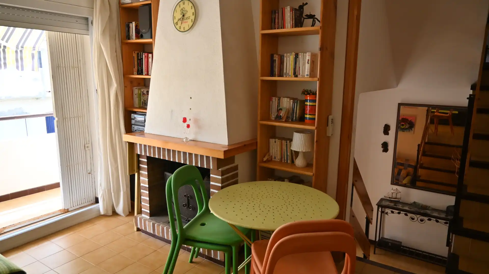 Wohnzimmer von Einfamilien-Reihenhaus zum Verkauf in L'Escala mit Möbliert