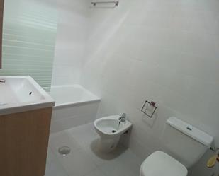 Bathroom of Flat to rent in Dos Hermanas  with Air Conditioner, Oven and Washing machine