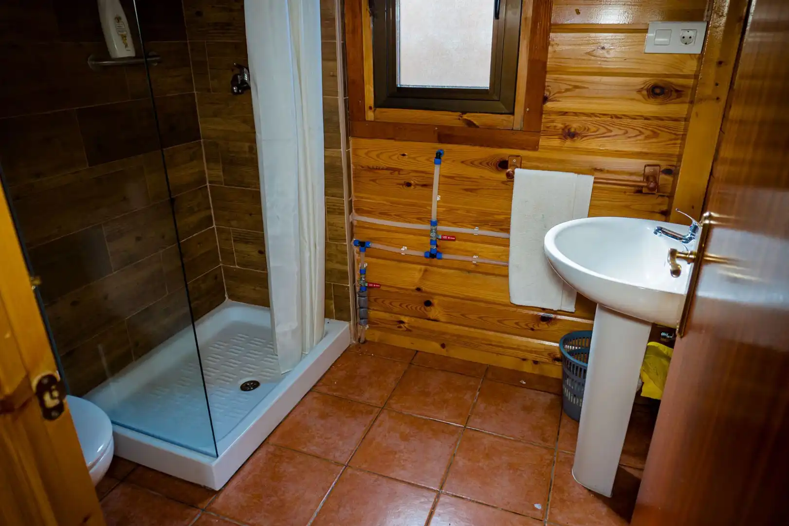 Bany de Casa o xalet en venda en Villagatón amb Aire condicionat, Calefacció i Jardí privat