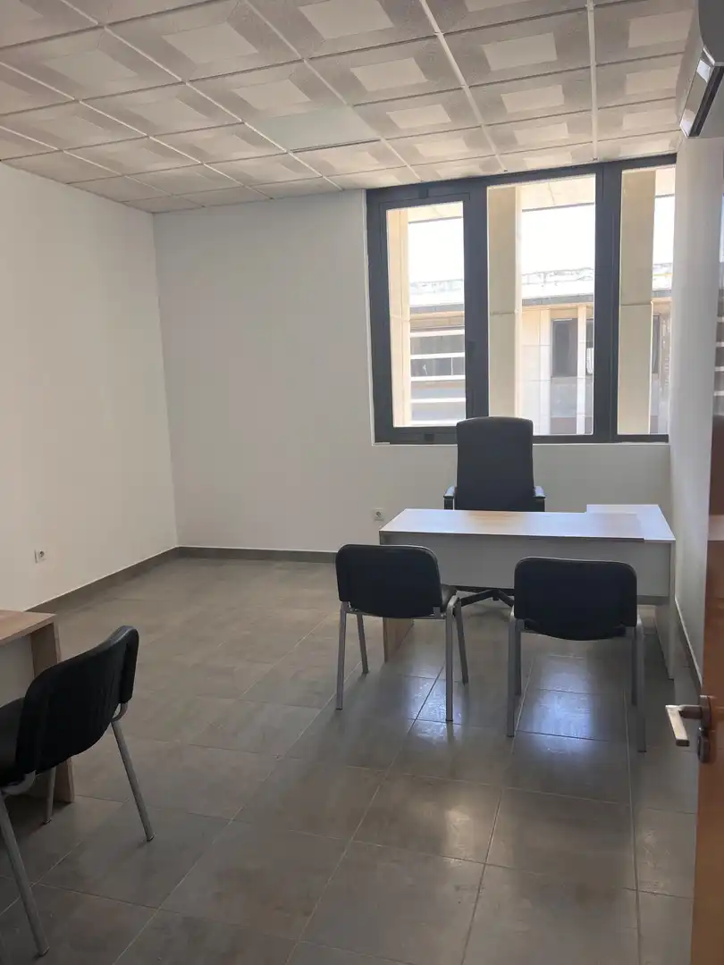 Oficina de alquiler en Camas con Aire acondicionado, Calefacción y Amueblado
