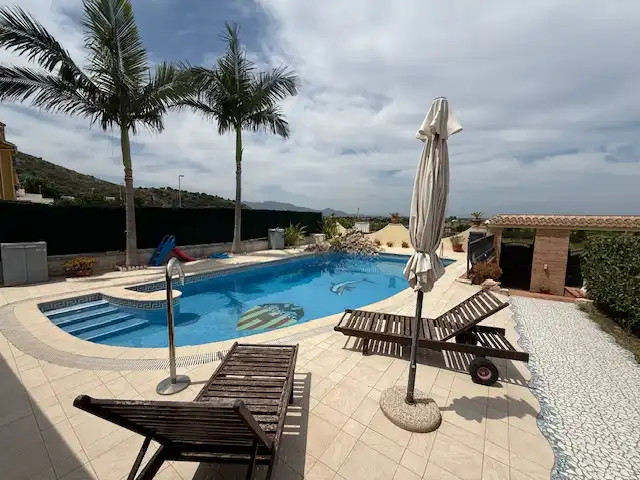 Villa avec piscine à vendre à Carrer Carbonell 7A