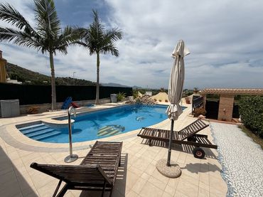 Chalet con piscina en venta en Carrer Carbonell 7A