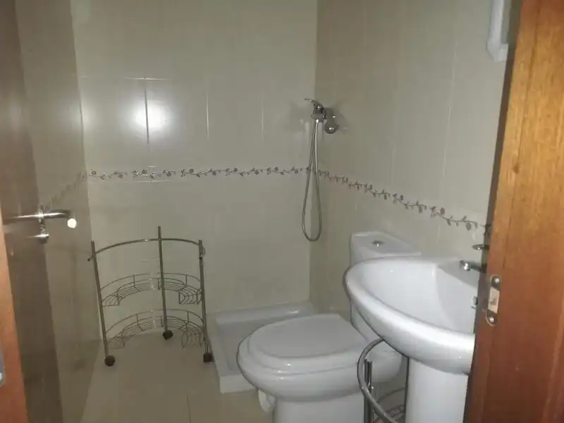 Badezimmer von Wohnung zum Verkauf in Boiro