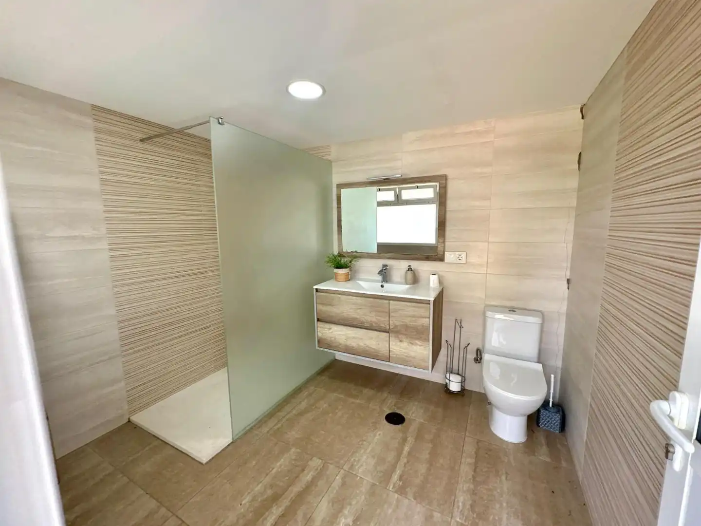 Bany de Casa o xalet en venda en Alicante / Alacant amb Aire condicionat, Jardí privat i Terrassa