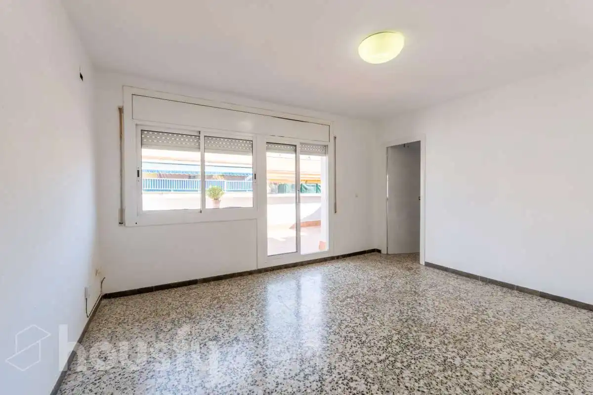 Attic for sale in Vilanova i la Geltrú  with Terrace and Storage room