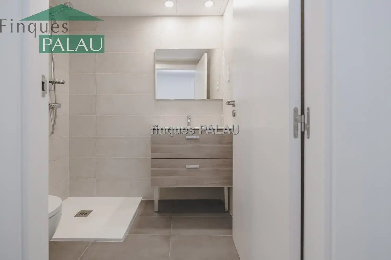 Badezimmer von Wohnung zur Miete in Sant Just Desvern mit Klimaanlage, Heizung und Terrasse
