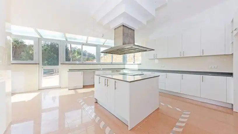 Cocina de Casa o chalet en venta en Benahavís con Aire acondicionado, Calefacción y Jardín privado