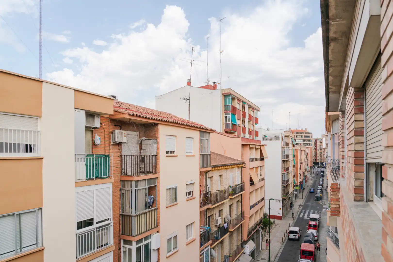 Vista exterior de Piso en venta en Zaragoza con Calefacción, Balcón y Alarma