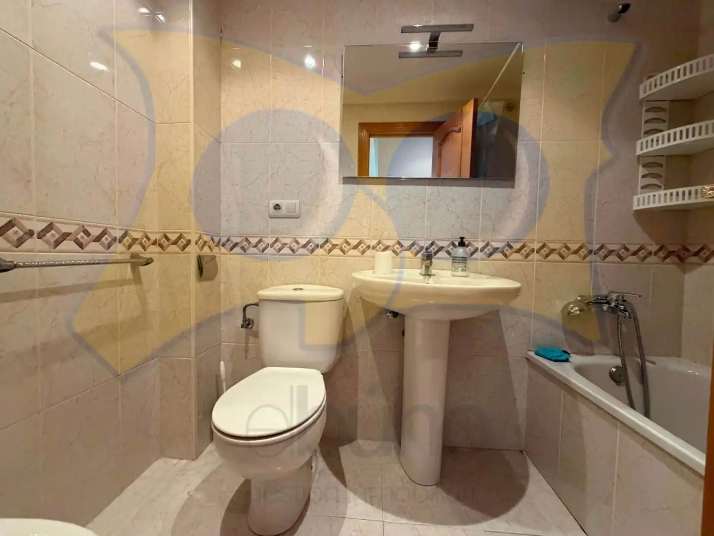 Bathroom of Flat for rent in Salamanca  with Heating, Furnished and Oven