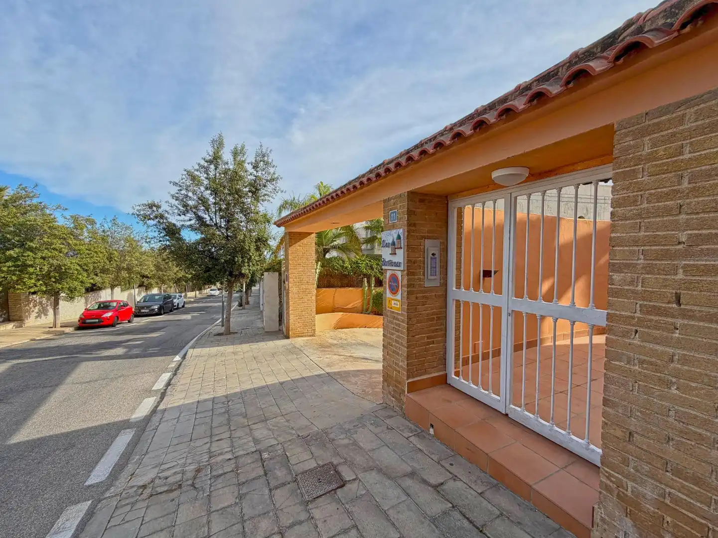 Vista exterior de Casa o chalet en venta en Alicante / Alacant con Calefacción, Jardín privado y Terraza