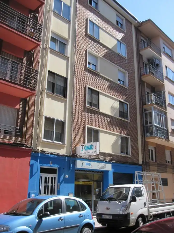 Local comercial en venda a Calle Sancho Ordoñez 3 24007 Leon