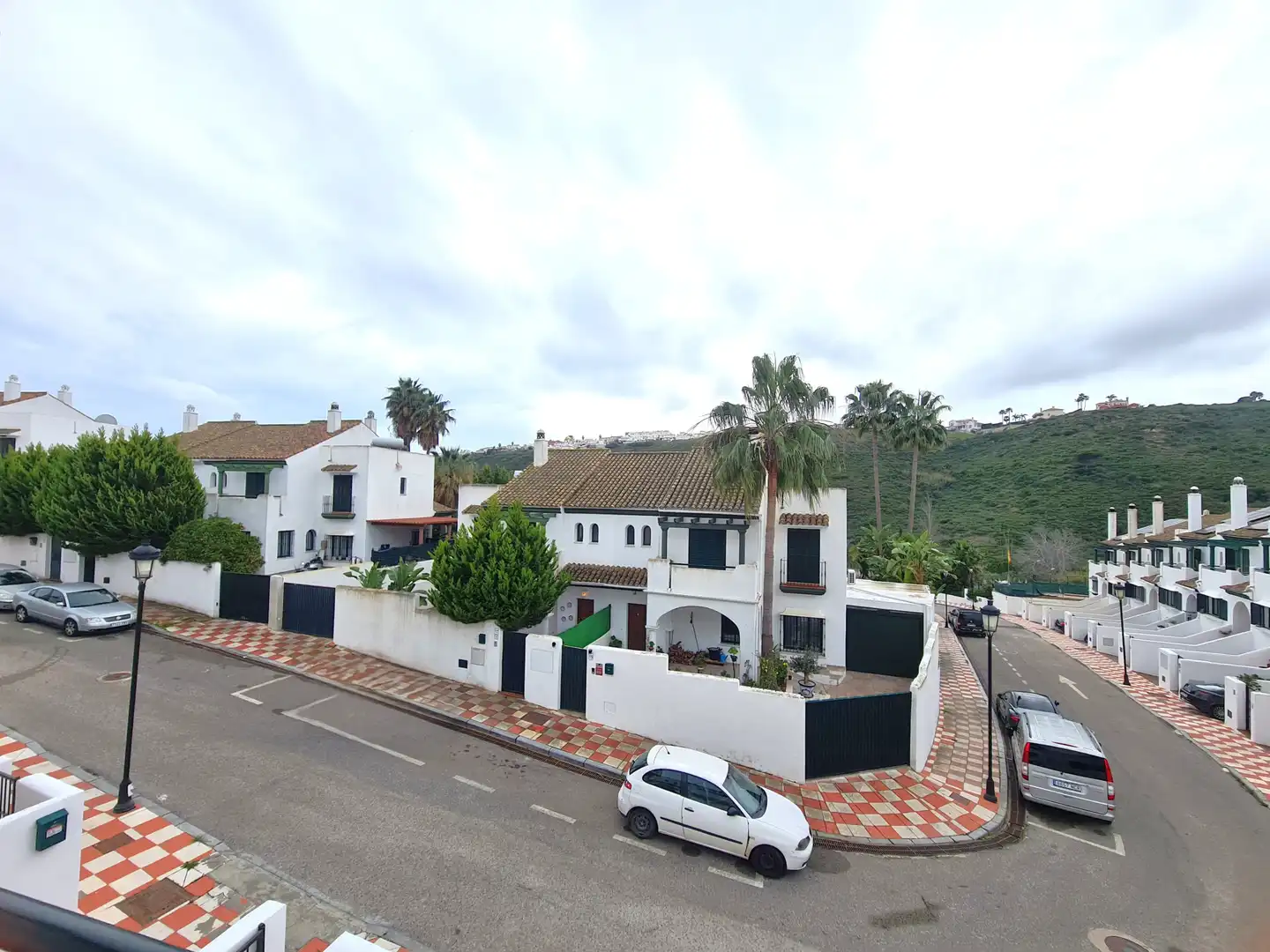 Vista exterior de Casa adosada en venta en Manilva con Terraza, Jacuzzi y Internet