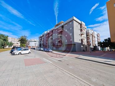 Pis amb ascensor en venda a Calle Francisco Labao Gámez 4
