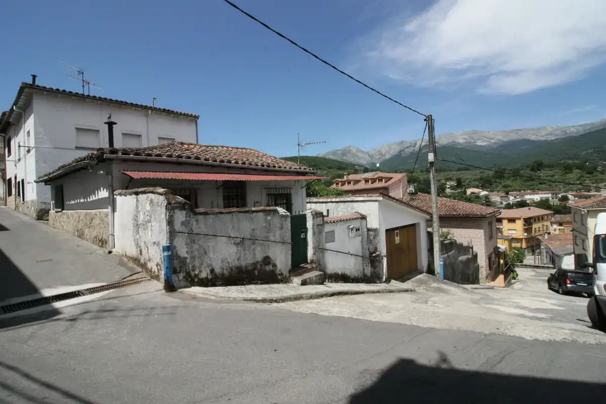 House for sale in Calle Nogal 12