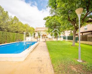 Jardí de Casa adosada en venda en Paterna amb Aire condicionat, Calefacció i Jardí privat