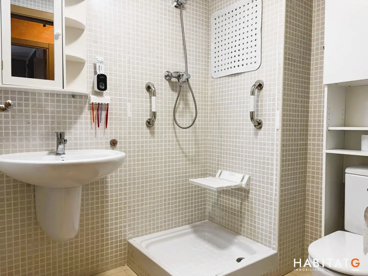Bathroom of Flat for sale in Bellpuig  with Air Conditioner and Heating