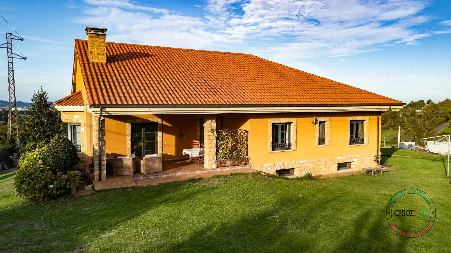 Vista exterior de Casa o xalet en venda en Gijón  amb Calefacció, Parquet i Terrassa