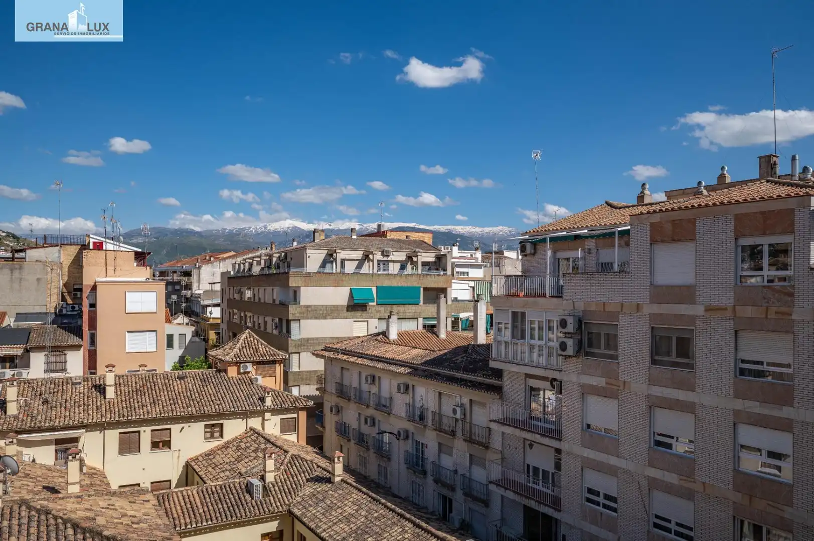 Vista exterior de Piso en venta en Granada con Terraza y Balcón