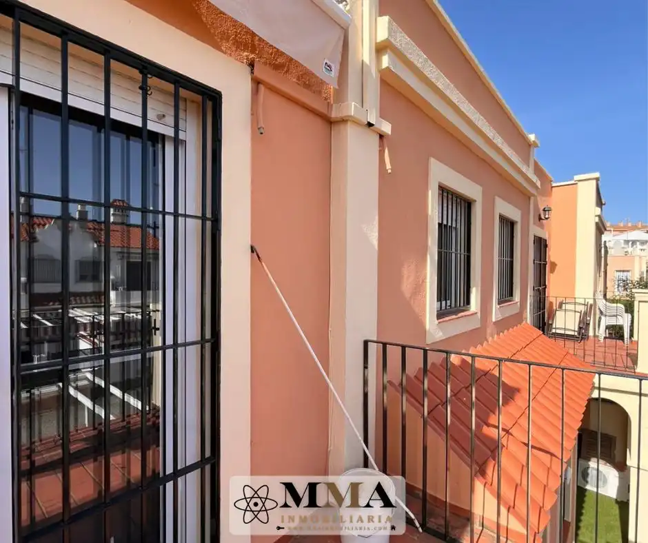 Vista exterior de Casa adosada en venda en El Portil amb Aire condicionat, Calefacció i Jardí privat