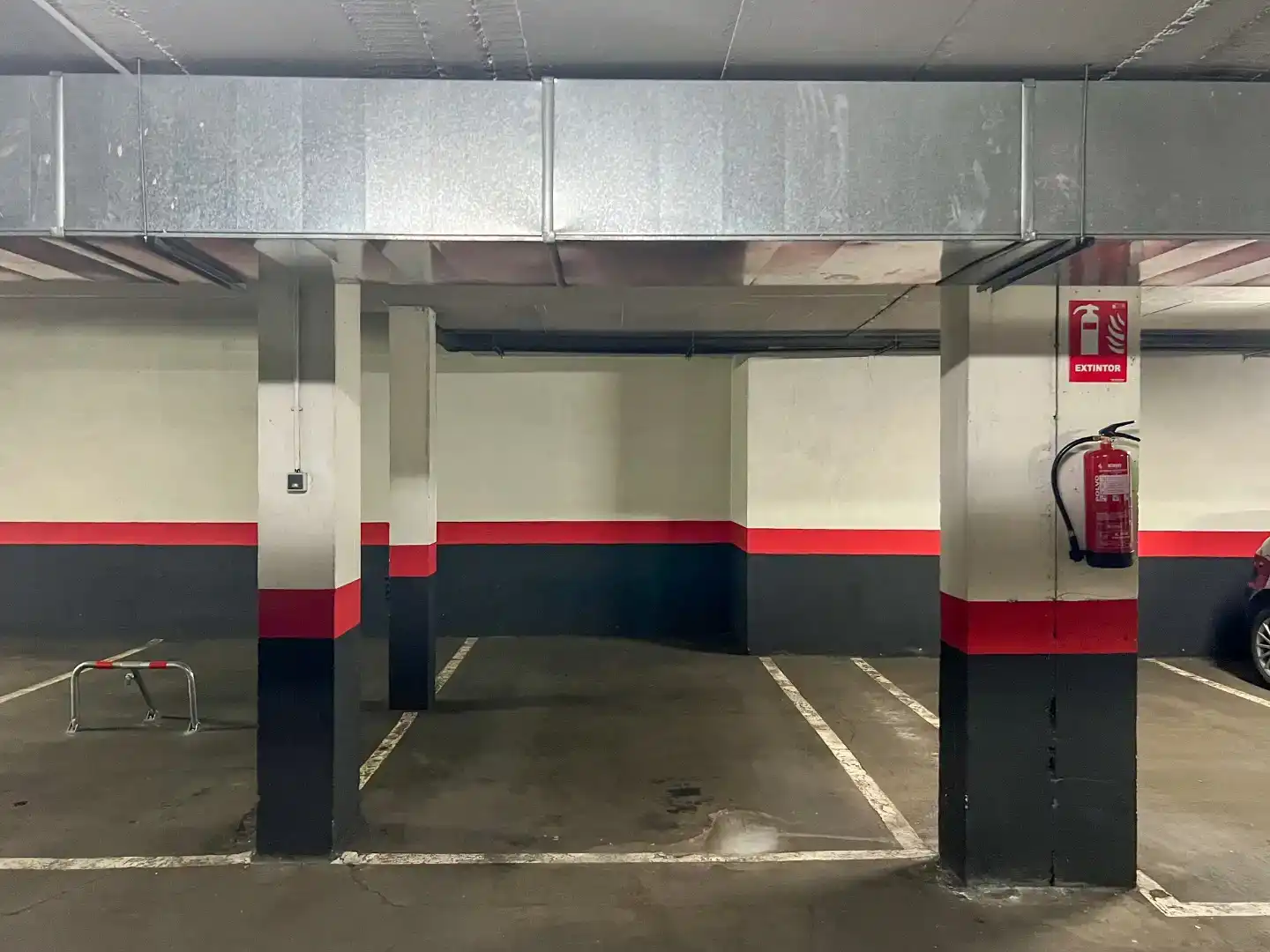 Parkplatz von Wohnung zum Verkauf in  Madrid Capital mit Klimaanlage und Schwimmbad