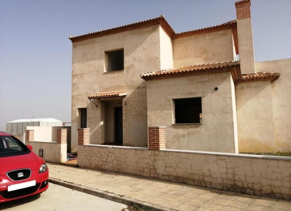 Exterior view of Building for sale in Las Ventas Con Peña Aguilera