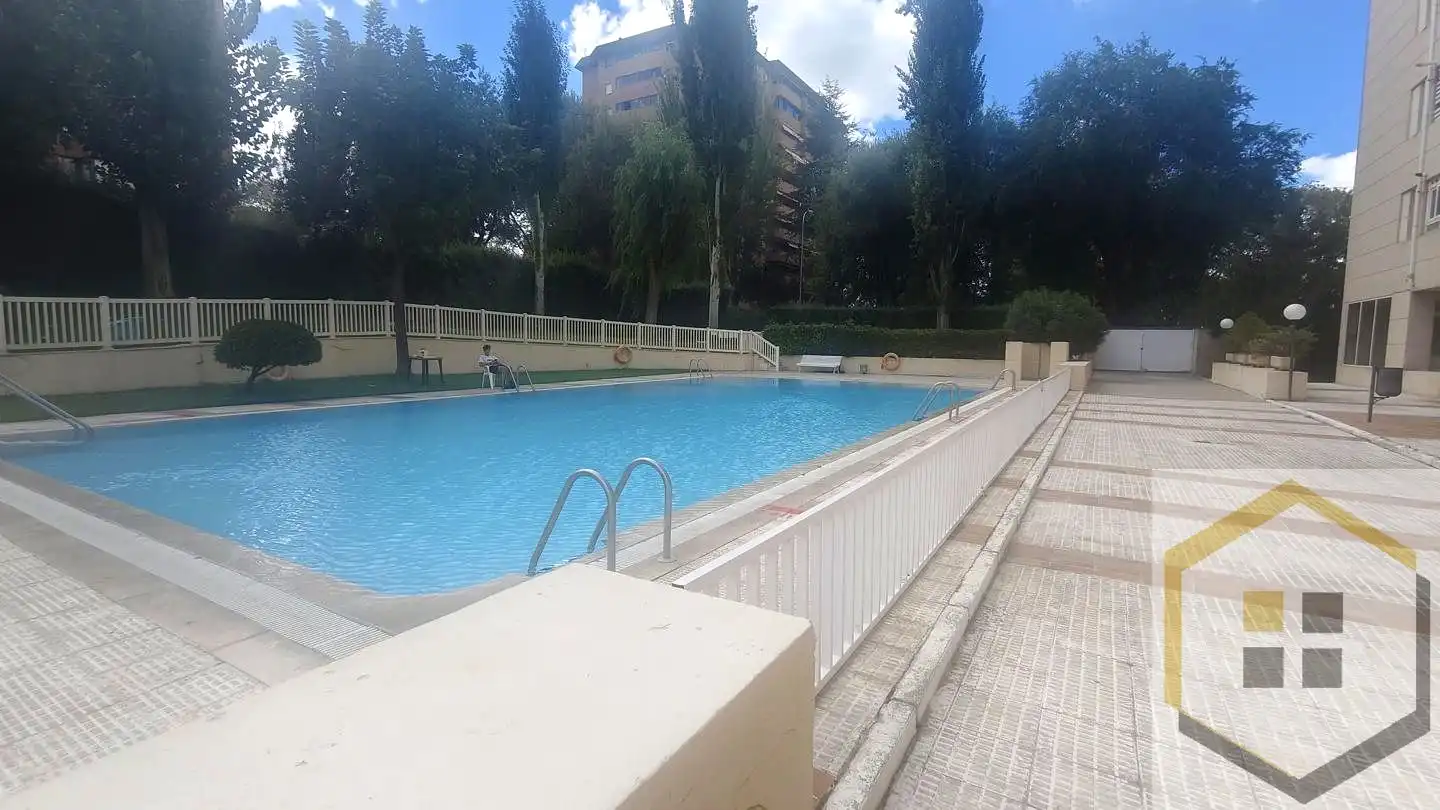Swimming pool of Flat for sale in Madrid  with Heating, Internet and Community pool