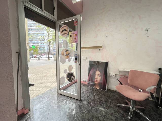 Local comercial en Alquiler en Calle Cantàbria en La Verneda i la Pau