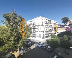 Vista exterior de Pis de lloguer en  Sevilla Capital amb Aire condicionat i Terrassa