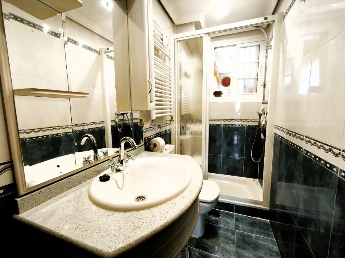 Baño de Piso en venta en Móstoles con Aire acondicionado y Calefacción