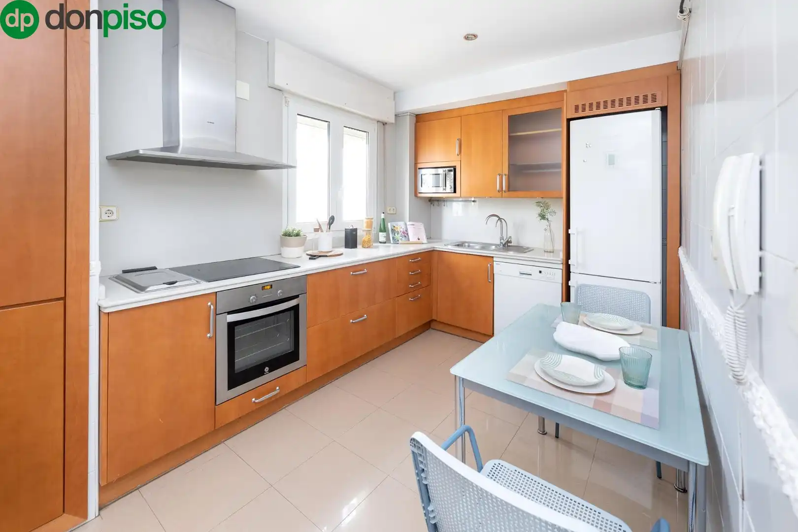 Cocina de Casa o chalet en venta en Granada con Aire acondicionado, Calefacción y Jardín privado