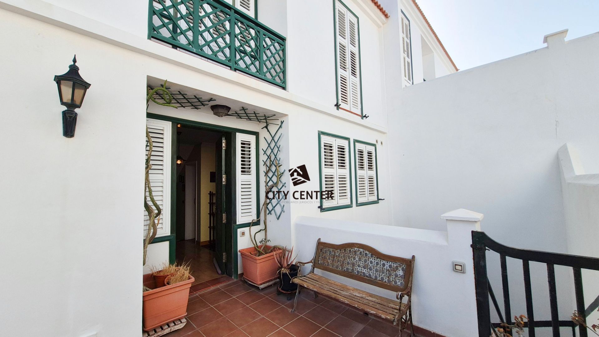 Exterior view of Single-family semi-detached for sale in Arico  with Parquet flooring, Furnished and Oven