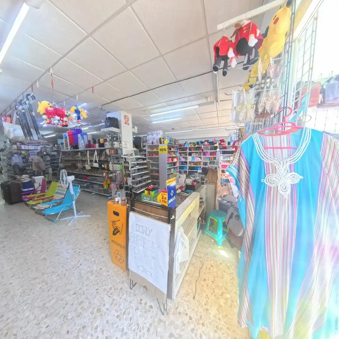 Locale commerciale in vendita a Calle Calle Almirante Faustino Ruiz