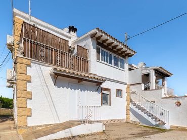 Country house with pool for sale in Partides comunes - Adsubia