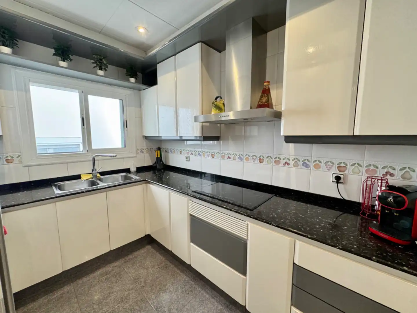 Cocina de Piso en venta en Sant Boi de Llobregat con Aire acondicionado, Terraza y Trastero