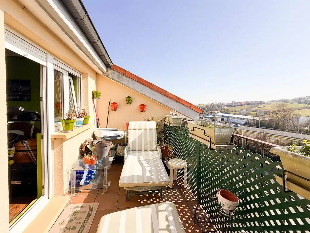 Terraza de Piso en venta en Santa Cruz de Bezana con Calefacción, Terraza y Trastero