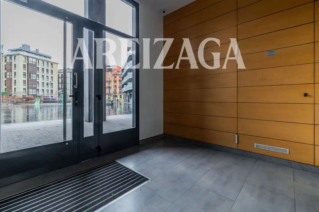 Apartament en venda en Donostia - San Sebastián  amb Calefacció, Terrassa i Traster