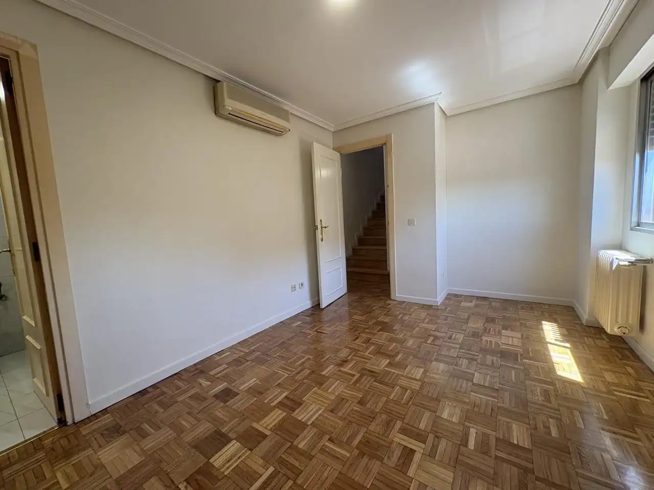 Maisonette zum Verkauf in Madrid mit Heizung und Parkett
