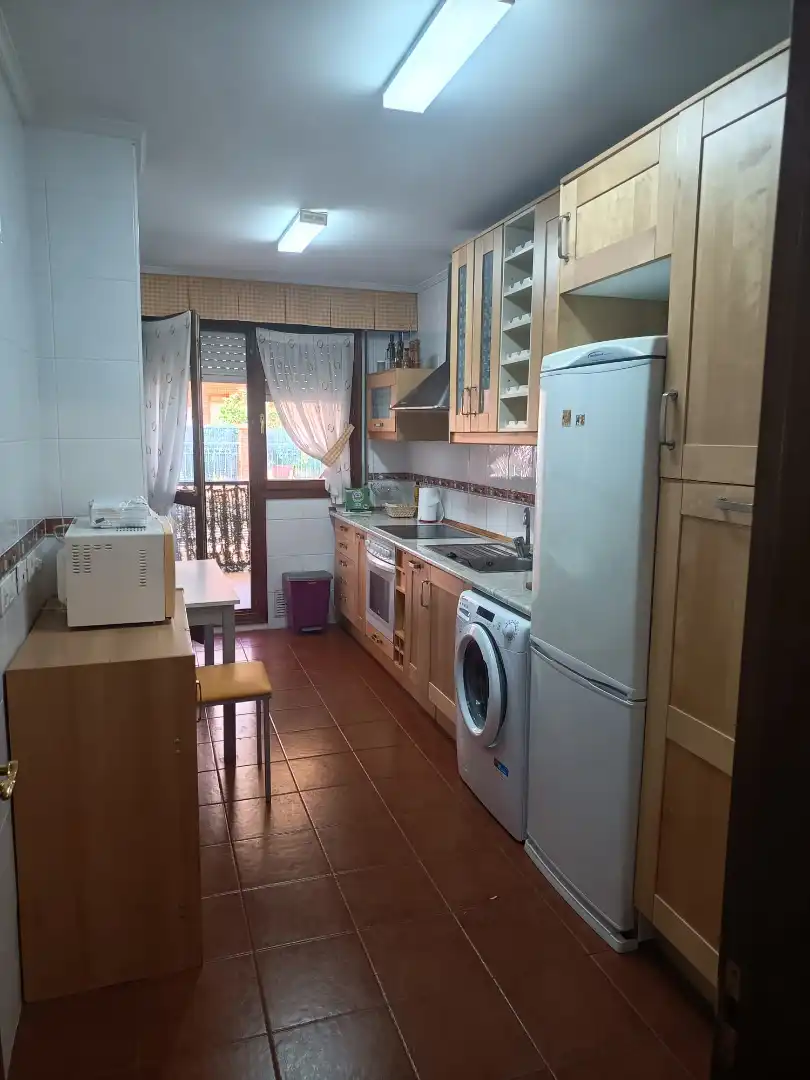 Cuina de Pis de lloguer en Castro-Urdiales amb Calefacció, Terrassa i Moblat