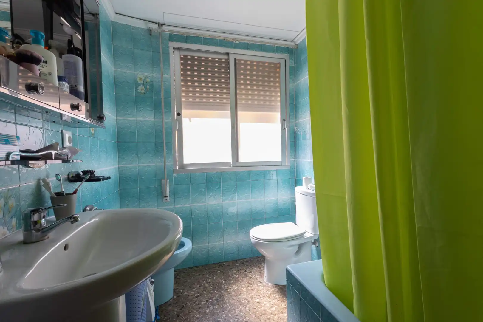 Badezimmer von Wohnung zum Verkauf in Gandia mit Balkon